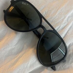 Ray-Ban Black Aviator Sunglasses Sleek Design